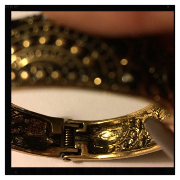 😎Black/Gold Plated Cuff Bracelet - Picture 4 of 7